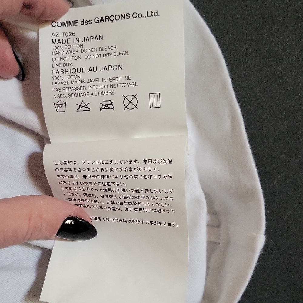 🆕️ Comme des Garçons PLAY White T-Shirt with Red Heart Graphic NWT - Picture 6 of 9